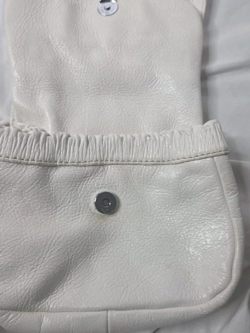 Marc by Marc Jacobs Women's Small White Pebbled Shoulder Bag Silver Snap Lined